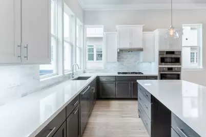 819 Bringhurst Street, Houston, TX 77020 - Photo 6