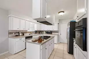 4205 Lariat Dr, Baytown, TX 77521 - Photo 8
