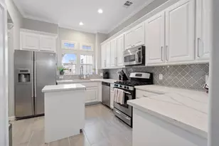 126 Detering St, Houston, TX 77007 - Photo 12