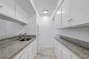 5863 Inwood Dr, Houston, TX 77057 - Photo 18