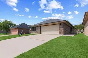 137 Silverbell Cir, Lake Jackson, TX 77566 - Photo 6