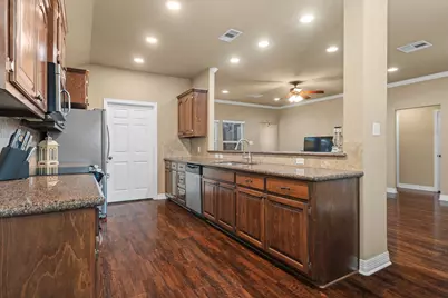 137 Silverbell Circle, Lake Jackson, TX 77566 - Photo 16