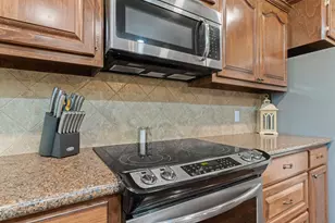 137 Silverbell Cir, Lake Jackson, TX 77566 - Photo 20