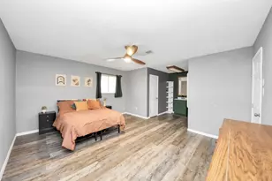 3906 Dolphin Ln, La Porte, TX 77571 - Photo 8