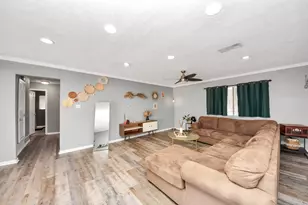 3906 Dolphin Ln, La Porte, TX 77571 - Photo 6