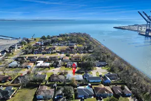 3906 Dolphin Ln, La Porte, TX 77571 - Photo 26