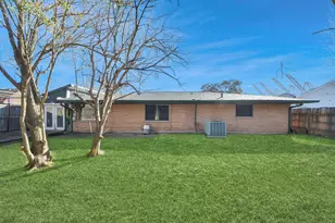 3906 Dolphin Ln, La Porte, TX 77571 - Photo 14