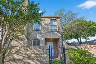 8646 Maplecrest Dr, Houston, TX 77099 - Photo 2