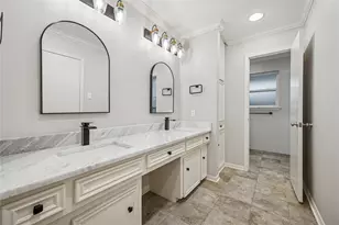 10818 Olympia Dr, Houston, TX 77042 - Photo 8