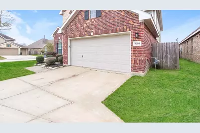 8303 Egret Bay Circle, Baytown, TX 77523 - Photo 2