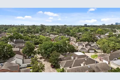 9584 Doliver Drive, Houston, TX 77063 - Photo 32