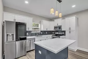 8529 Dosia St, Houston, TX 77051 - Photo 6