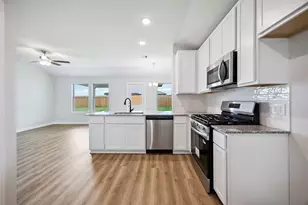 805 Clear Vly Ln, Dayton, TX 77535 - Photo 10