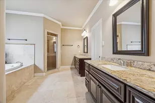 11002 Upland Forest Dr, Houston, TX 77043 - Photo 12