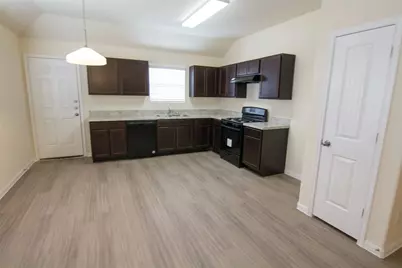 918 Ember Wood Court, La Marque, TX 77568 - Photo 4