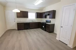 918 Ember Wood Ct, La Marque, TX 77568 - Photo 4