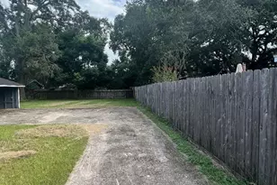 2312 Edgewood St, Liberty, TX 77575 - Photo 18