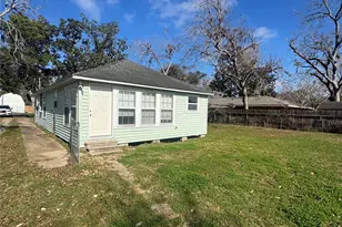 512 Rice St, Angleton, TX 77515 - Photo 2