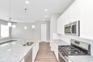 2703 Brown Lk St, Houston, TX 77008 - Photo 8
