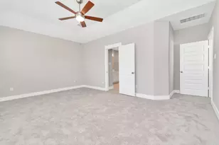 2703 Brown Lk St, Houston, TX 77008 - Photo 20