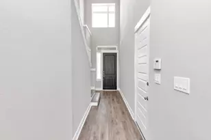2703 Brown Lk St, Houston, TX 77008 - Photo 16