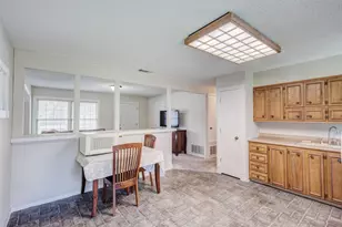 827 Bell Dr, Euless, TX 76039 - Photo 8