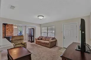 827 Bell Dr, Euless, TX 76039 - Photo 4