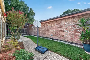 14222 Stokesmount Dr, Houston, TX 77077 - Photo 38