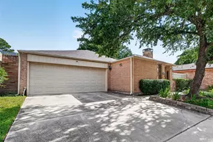 14222 Stokesmount Dr, Houston, TX 77077 - Photo 2