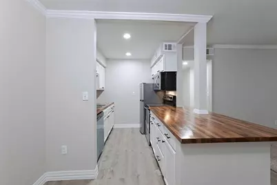 132 Oyster Creek Drive #14, Lake Jackson, TX 77566 - Photo 6