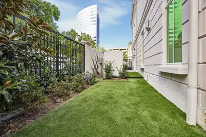 31 Wentworth Gate Path, Houston, TX 77027 - Photo 16