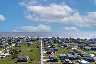 957 Alberdie Dr, Crystal Beach, TX 77650 - Photo 2