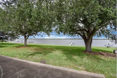 748 W Bayshore Drive, Palacios, TX 77465 - Photo 40