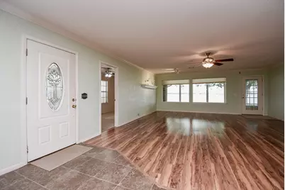 748 W Bayshore Drive, Palacios, TX 77465 - Photo 6