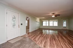 748 W Bayshore Dr, Palacios, TX 77465 - Photo 6