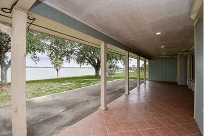 748 W Bayshore Drive, Palacios, TX 77465 - Photo 38