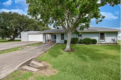 748 W Bayshore Drive, Palacios, TX 77465 - Photo 2