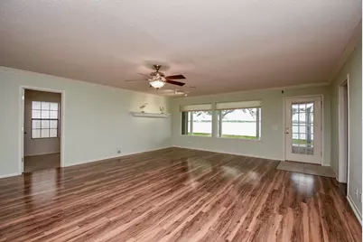 748 W Bayshore Drive, Palacios, TX 77465 - Photo 8