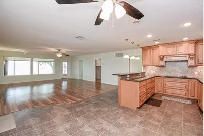 748 W Bayshore Drive, Palacios, TX 77465 - Photo 18