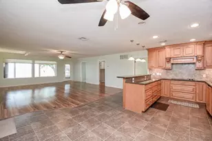 748 W Bayshore Dr, Palacios, TX 77465 - Photo 18