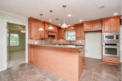748 W Bayshore Drive, Palacios, TX 77465 - Photo 12