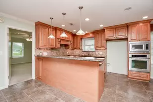 748 W Bayshore Dr, Palacios, TX 77465 - Photo 12