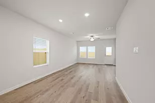 310 Amy St, Angleton, TX 77515 - Photo 6