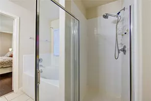 10202 Middleglen Ln, Houston, TX 77034 - Photo 16