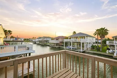 22118 Matagorda Drive, Galveston, TX 77554 - Photo 2