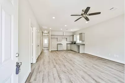 420 Ave B, La Marque, TX 77564 - Photo 1