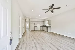 420 Ave B, La Marque, TX 77564 - Photo 1