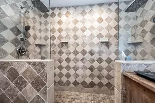 325 Ling St, Bayou Vista, TX 77563 - Photo 12