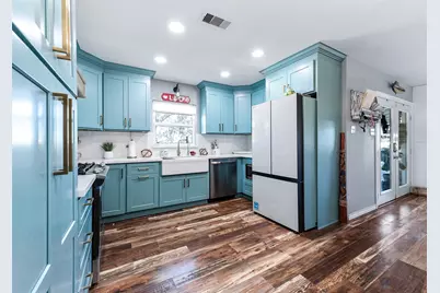 325 Ling Street, Bayou Vista, TX 77563 - Photo 8