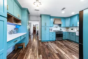 325 Ling St, Bayou Vista, TX 77563 - Photo 10